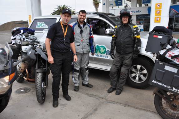 Encontro com os motociclistas Pelegrini, Alexandre e Leandro, no seu caminho para Machu Picchu, na estrada a caminho de Corrientes, na Argentina